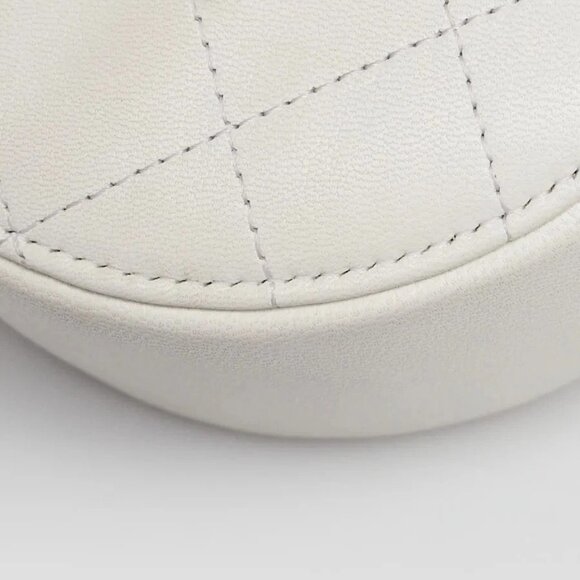 Chanel White Quilted Lambskin Leather Pearl Round Clutch with Chain Bag - Picture 4 of 12